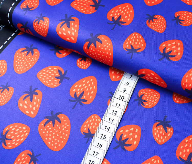 Performance - STRAWBERRIES BLAU