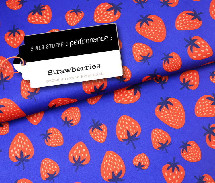 Performance - STRAWBERRIES BLAU