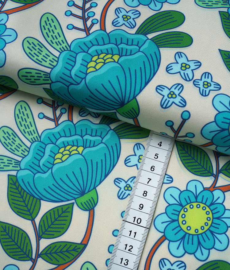 Performance - ALICE FLOWERS WHITE